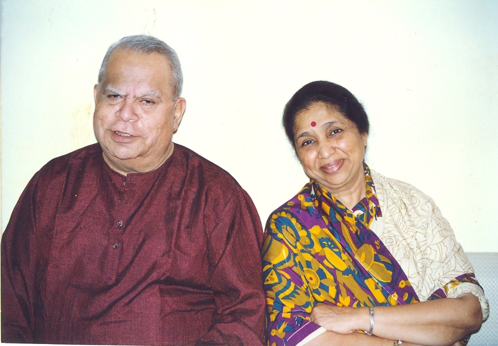  एका प्रसन्न क्षणी आशाताईंबरोबर